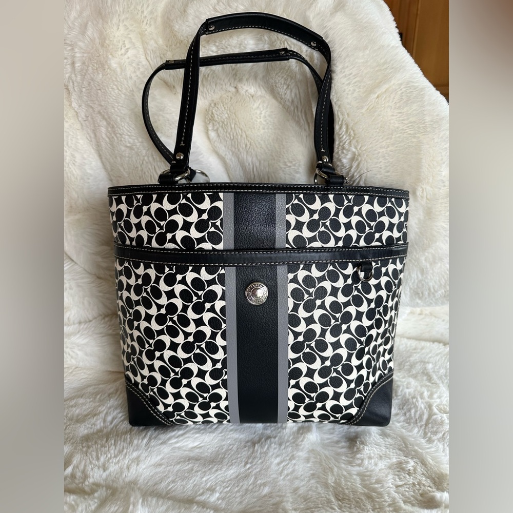 *AUTHENTIC* 🖤COACH COATED CANVAS SIGNATURE TOTE🖤